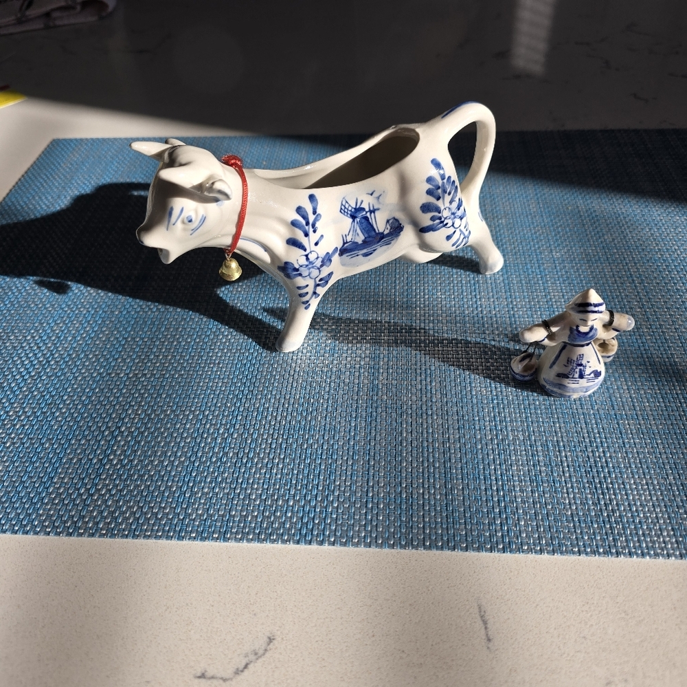 VINTAGE Hand-Painted Delft  pottery DUTCH WATER GIRL and COW CREAMER